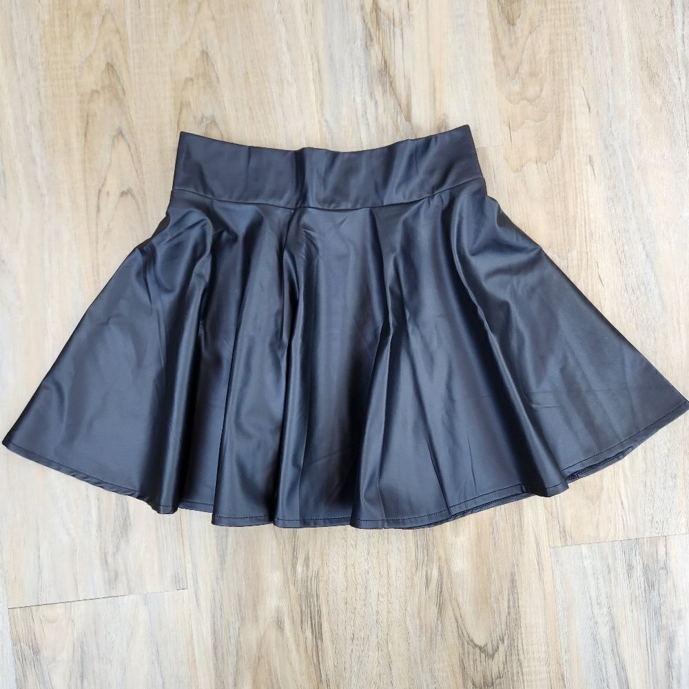 🔹️Black Faux Leather Skater Mini Skirt Medium - Picture 2 of 12